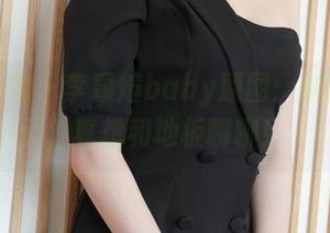 模范学院 - 李颖煊baby原图：她的裸足，真想和地板聊聊！