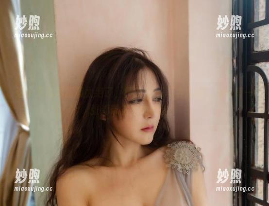 樱晚gigi 这个双马尾图集太绝了,樱晚gigi真会定制,感觉每一张都带着她的灵魂!