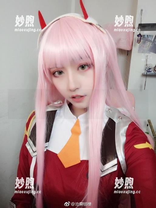 沧霁桔梗 微博图中沧霁桔梗的眼神,真是让我想起了那些年……的写真原图!