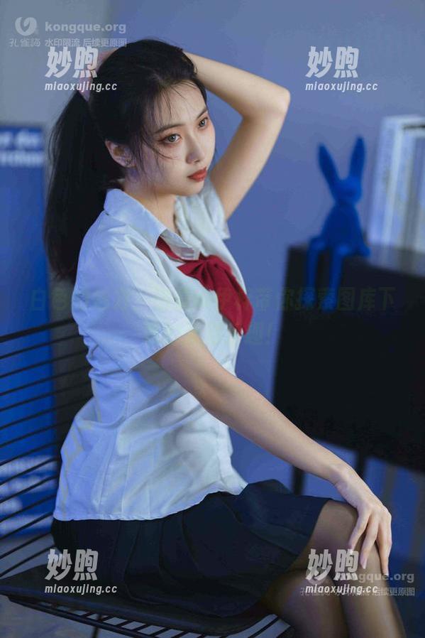 白色的魅力，洛桑w伊梓带你探索图库下载的无穷乐趣！