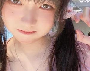 炸酱沐沐与修女：一场关于信仰与欲望的写真图册对话