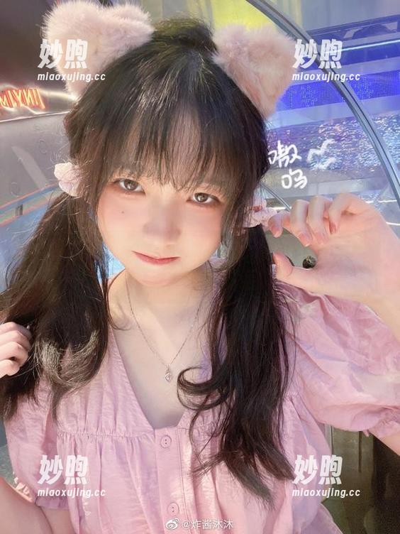 炸酱沐沐 炸酱沐沐与修女:一场关于信仰与欲望的写真图册对话