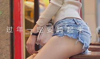 爱尤物 - 李希瑶的短裙之旅在线：风中飘荡着丝丝缕缕的梦幻。