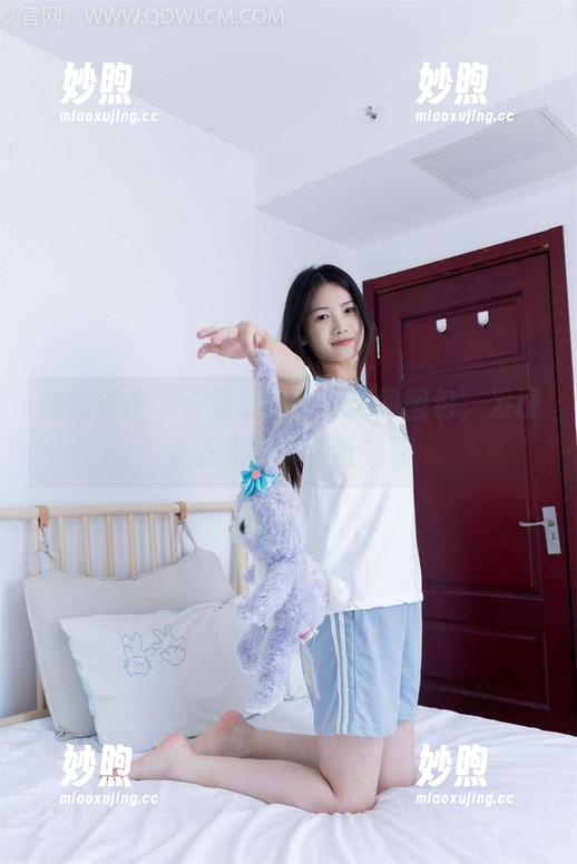 物恋传媒-菜菜 物恋传媒 - 在菜菜教室里翻阅图包,发现无圣光的真实与温暖