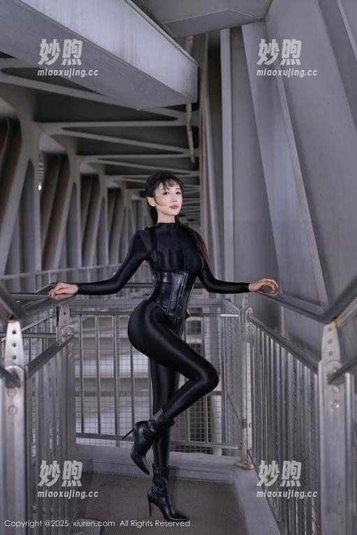 秀人网 - 户外风光与凯竹BuiBui的魅力，图包简直是视觉的双重享受，没道理不看！