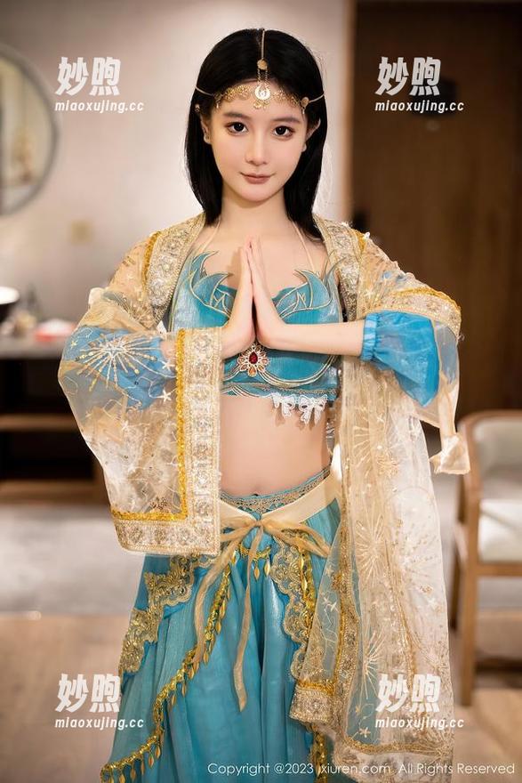 秀人网-噜噜妞儿 秀人网 - 黑色的深邃和噜噜妞儿的风格,怎么竟让我感受到一丝丝暧昧?