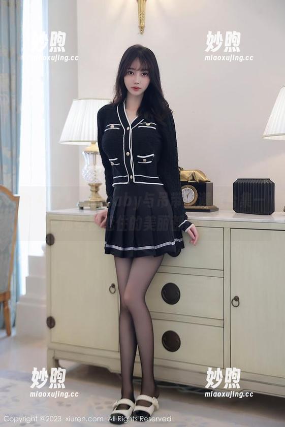 秀人网-小雨baby 秀人网 - 小雨baby与吊带的邂逅合集——那些被遮住的美丽都想看看!