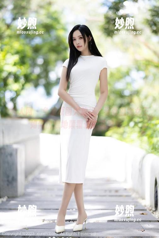 秀人网-温妮 秀人网 - 免费原图大放送,看看温妮女王如何优雅地颠覆你的审美观。