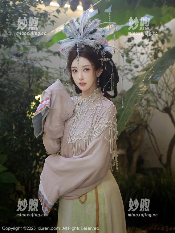 秀人网 - 一代秘书，万千风情：熊晓晓の写真图库探秘！