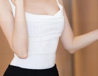 秀人网 - 绮里嘉Ula校服写真：这个姿势很‘课本’吧！