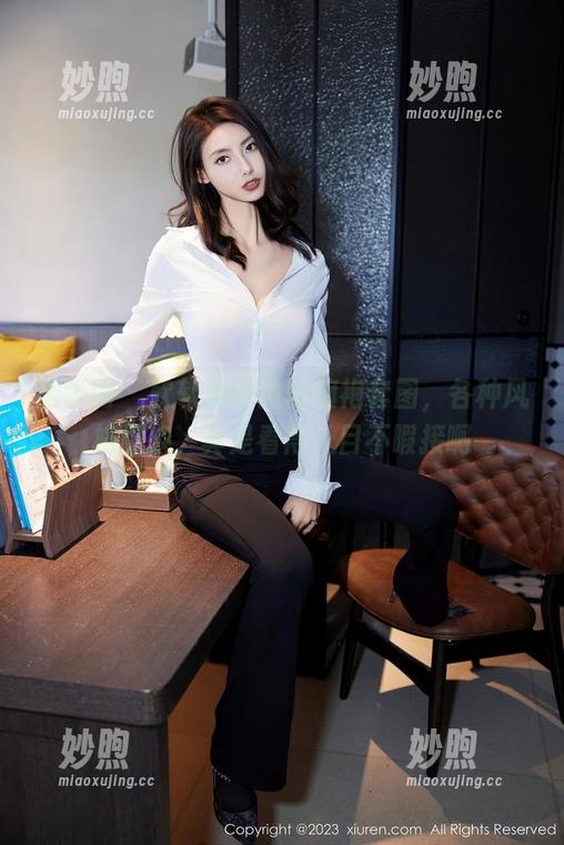 秀人网-软软爱吃肉 秀人网 - 软软爱吃肉的旗袍套图,各种风格切换,真是看得人目不暇接啊