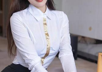 秀人网 - 看陈梵妮Fanny的水手服全套作品，才知道海风也能这么撩人。
