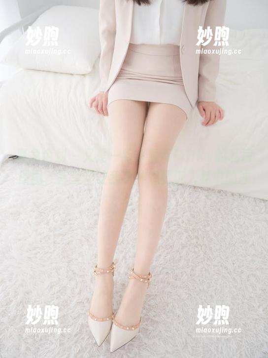 紧急企划-小奶糕Milky 紧急企划 - 又是一组小奶糕Milky的私房原图,裤里丝让我有种想要沉入其中的冲动。
