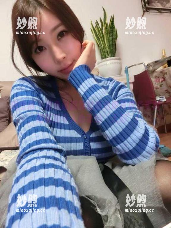 紫色哒豚豚 微密圈 - 紫色哒豚豚的新透明写真集更新,细腻到令人心动的‘无形’!