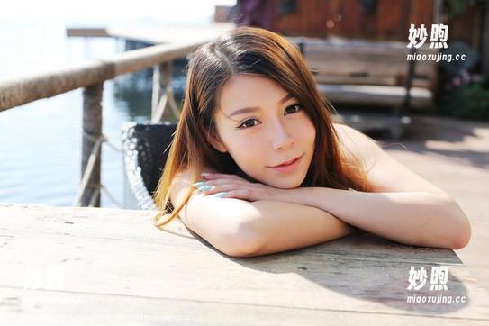 美媛馆-伊小七MoMo 美媛馆 - 带你走进伊小七MoMo的秘书世界:那些原图里看不见的事!