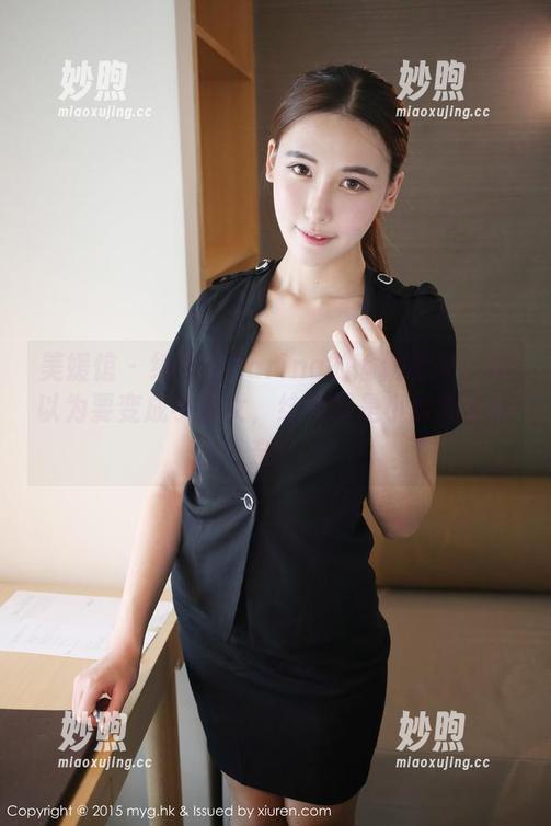 美媛馆-绮里嘉Carina 美媛馆 - 绮里嘉Carina的瑜伽写真:本以为要变成小仙女,结果却是小胖墩的无奈!