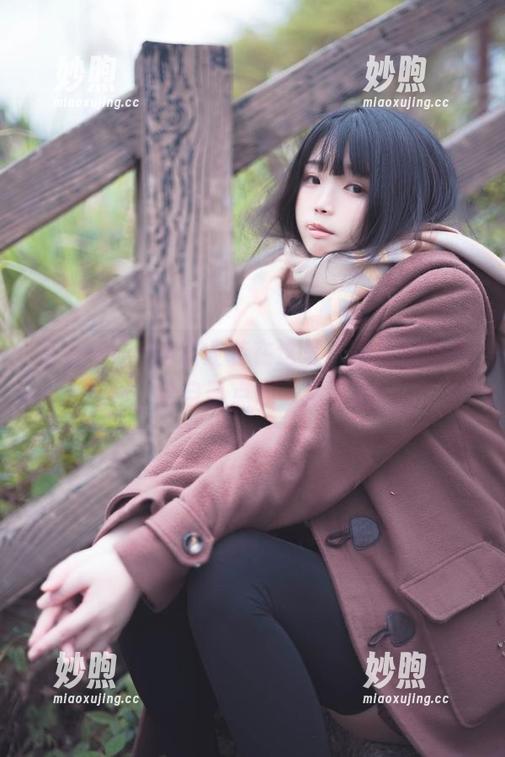 落落Raku 落落Raku的职业装在这里,图片随便下载,给自己点燃一把干劲!