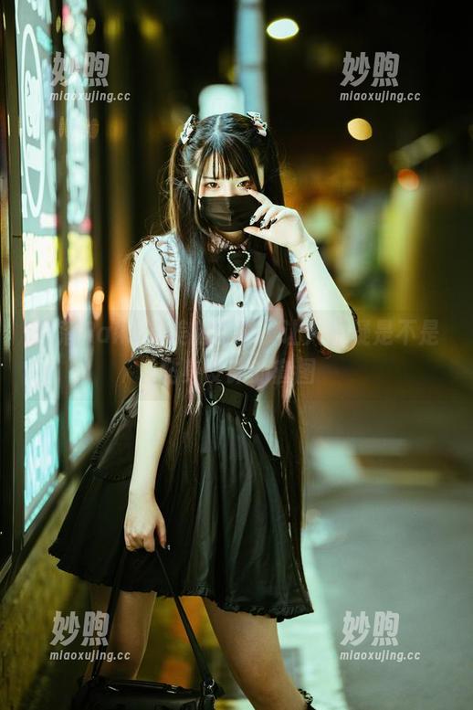 落落Raku 落落Raku的美腿写真,让人怀疑是不是贴身设计的套图