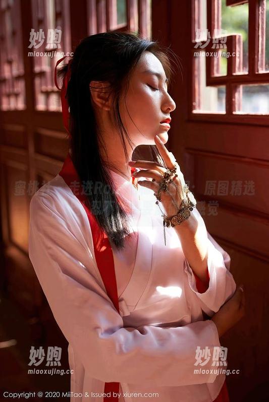 蜜桃社-Rola 蜜桃社 - 走进Rola的棉袜世界:原图精选,让人忍不住想要触碰的感觉
