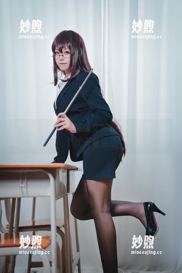 蜜汁猫裘 精选蜜汁猫裘网袜兔女郎套图!好吧,这个秋天有点热