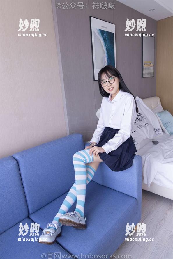 袜啵啵-小沫 袜啵啵 - 空姐写真—小沫最新力作,不知道是不是下次飞行可以见到这样的!