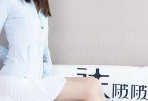 袜啵啵 - 图片记录下稚予的白船袜，感觉有一点点小暧昧的味道。