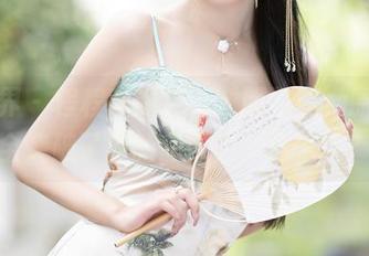 语画界 - 程程程的护士制服写真，原图完全突破了我的想象力！你信吗？