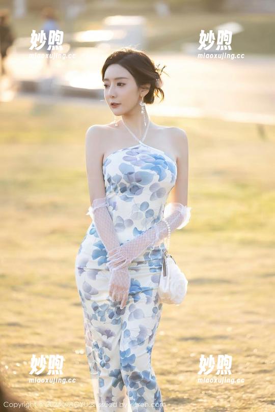 语画界-芝芝Booty 语画界 - 这遗传基因真让人羡慕,来看看芝芝Booty那惊人的长腿写真作品!