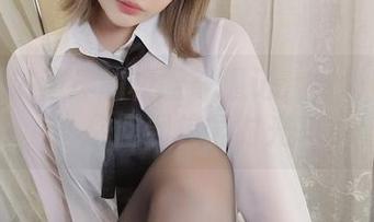雯妹不讲道理的校服奇遇记：一组照片带你回到校园时光