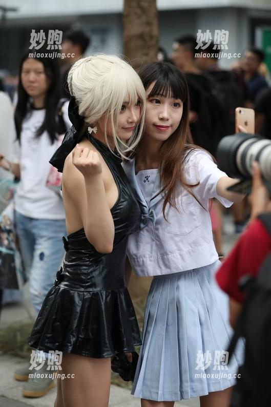 魔镜街拍-曼曼 魔镜街拍 - 在线看曼曼修女:高耸入云的信仰与美腿
