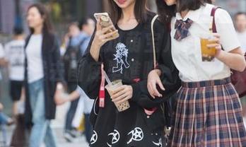 魔镜街拍 - 从未想过萌宝儿的泳装能这么吸引，赶紧去图库里瞧瞧，下载也别忘了！