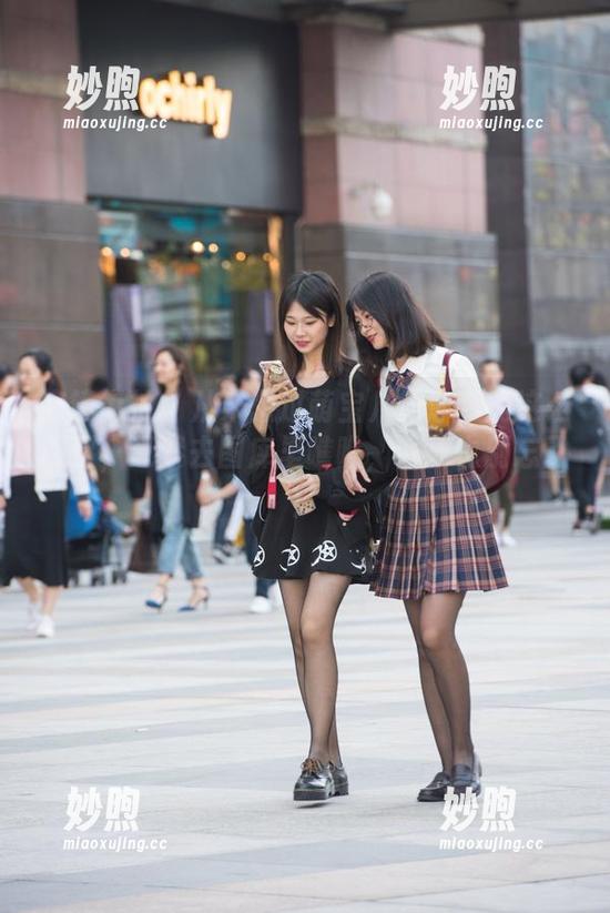 魔镜街拍 - 从未想过萌宝儿的泳装能这么吸引，赶紧去图库里瞧瞧，下载也别忘了！